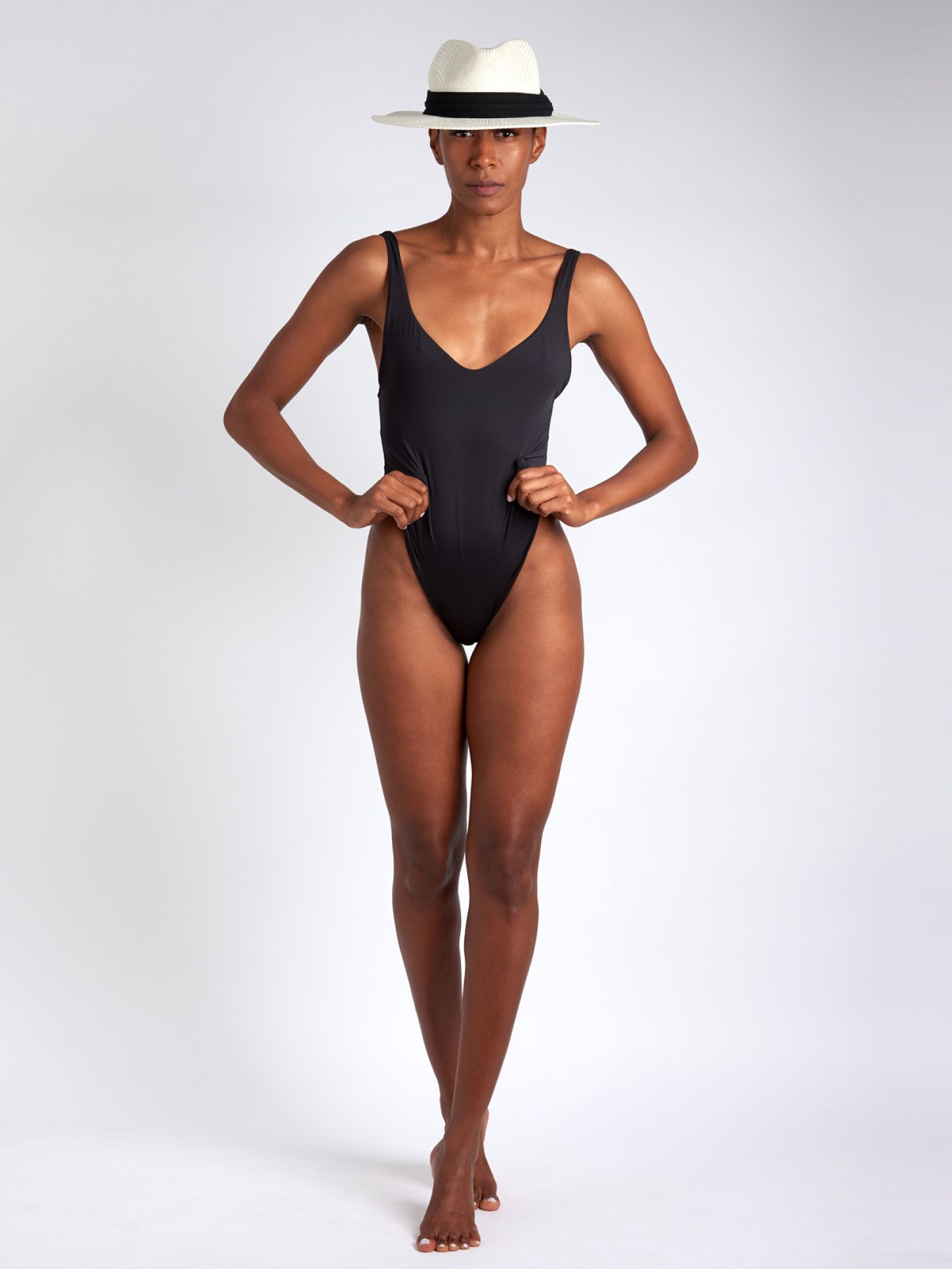 Nilka Luna in The Hat by Kenneth Svendlund