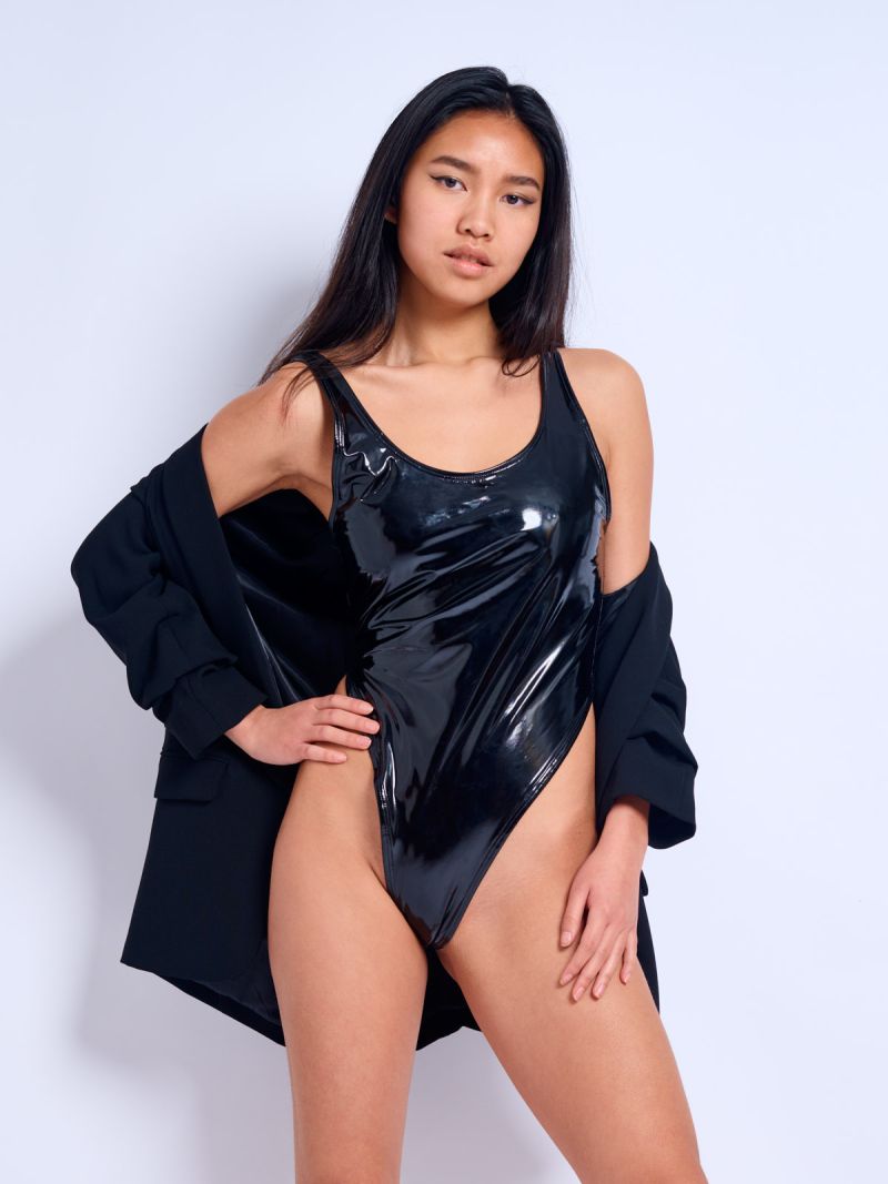 Estel Sabata in Black Body