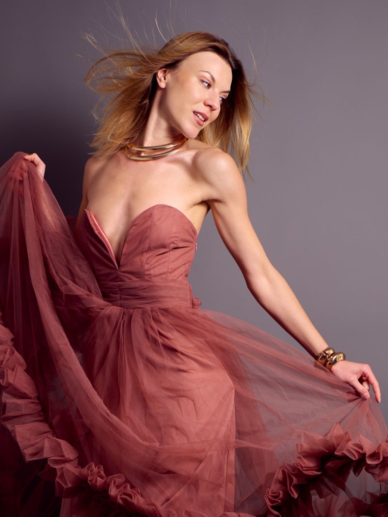 Agata in Dress Malfunction by Kenneth Svendlund