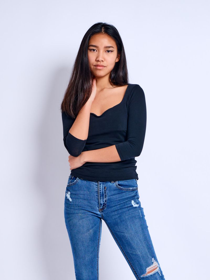 Estel Sabata in Jeans