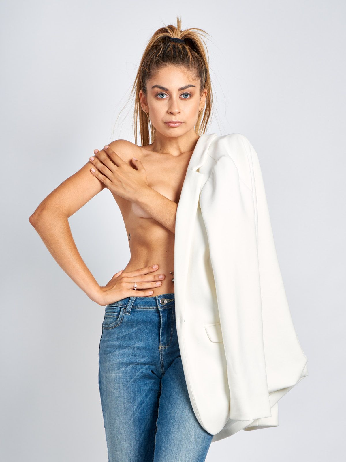 Aroa Alcalá in Jeans & Jacket by Kenneth Svendlund