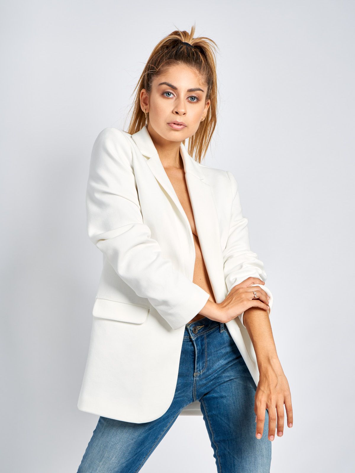 Aroa Alcalá in Jeans & Jacket by Kenneth Svendlund