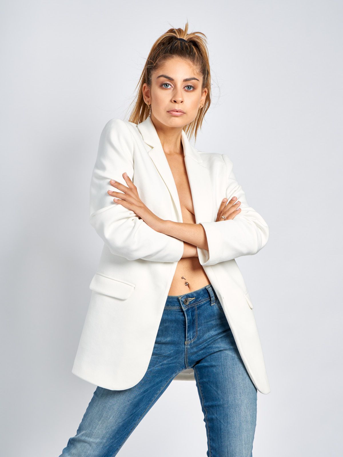 Aroa Alcalá in Jeans & Jacket by Kenneth Svendlund